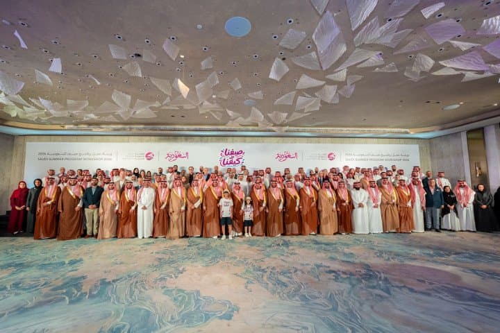 وزير السياحة يعقد ورشة عمل برنامج "صيف السعودية 2026"