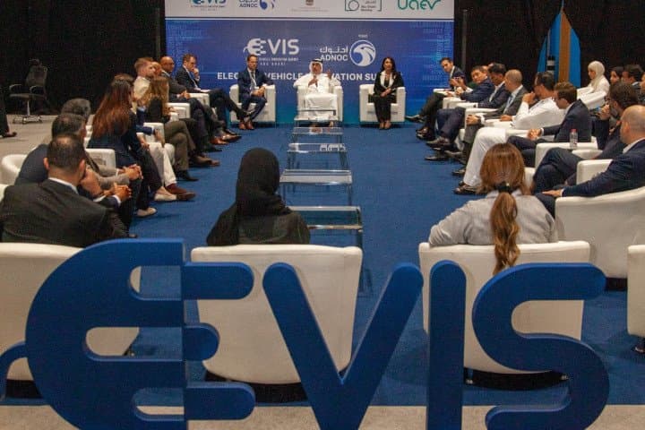 ختام ناجح لمعرض ومؤتمر المركبات الكهربائية EVIS أبوظبي 2025 بإطلاق "مجلس المركبات الكهربائية" وحوارات مستقبلية حول التنقل الذكي