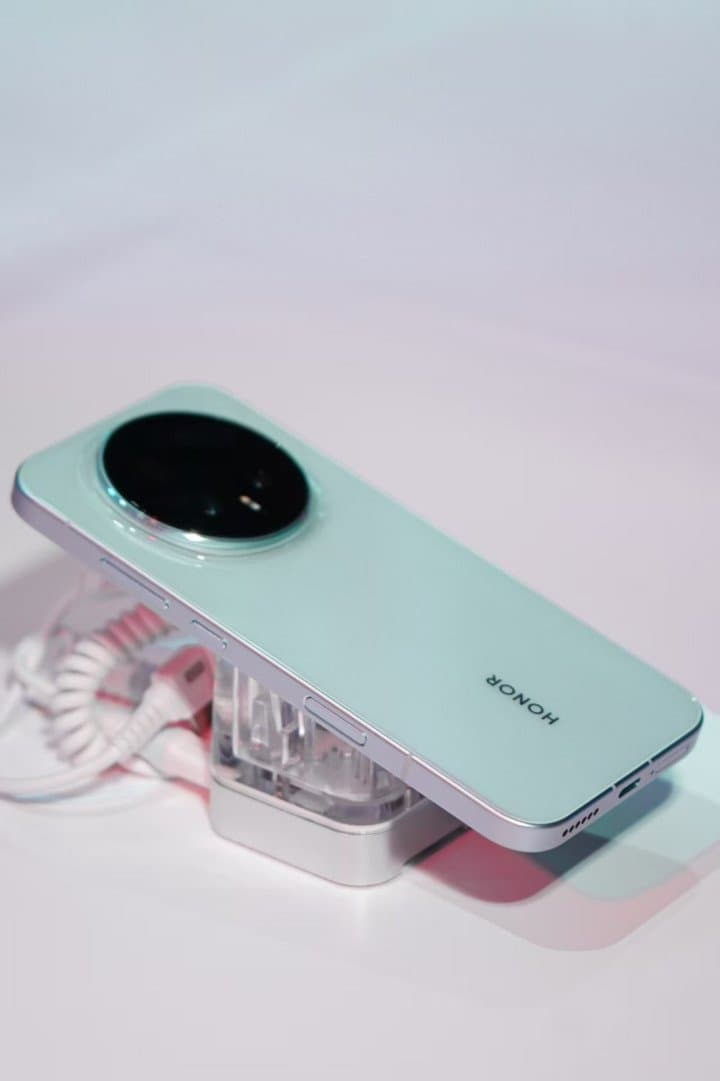 HONOR وQualcomm يعززان التعاون في مجال الذكاء الاصطناعي خلال قمة Snapdragon 2025 في الصين لبدء عصر جديد من الهواتف الذكية بمحركين مزدوجين