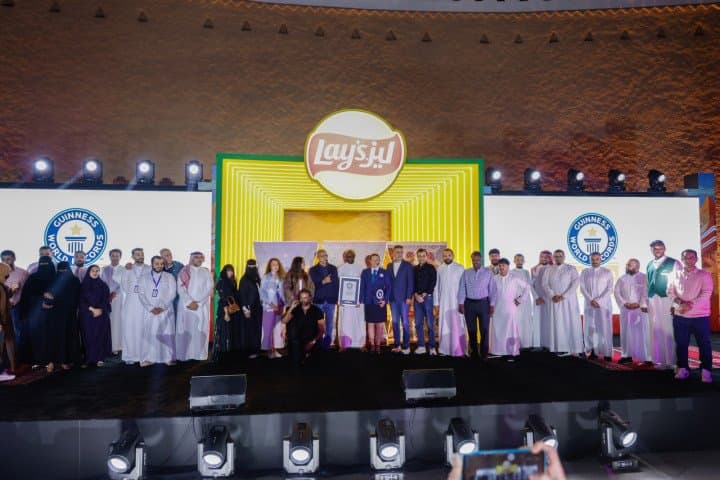 خلال مهرجان في الدرعية احتفاءً بالتراث السعودي والنكهات المحلية "ليز" تسجل رقمًا قياسيًا في غينيس للأرقام القياسية بصناعة أكبر كيس رقائق شبس