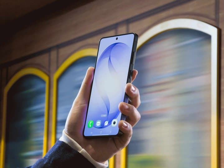 Your Screen. Your Eyes Only: Galaxy S26's Privacy Display Keeps Curious Eyes Away Without Blocking Your Experience