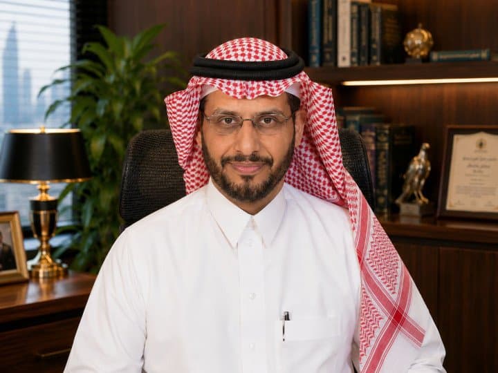 المستشار الإعلامي علي القرني مسيرة مهنية وخبرة تتجاوز 25 عاماً في الإعلام والعلاقات العامة